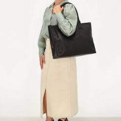 Hide & Stitches Discover Shopper