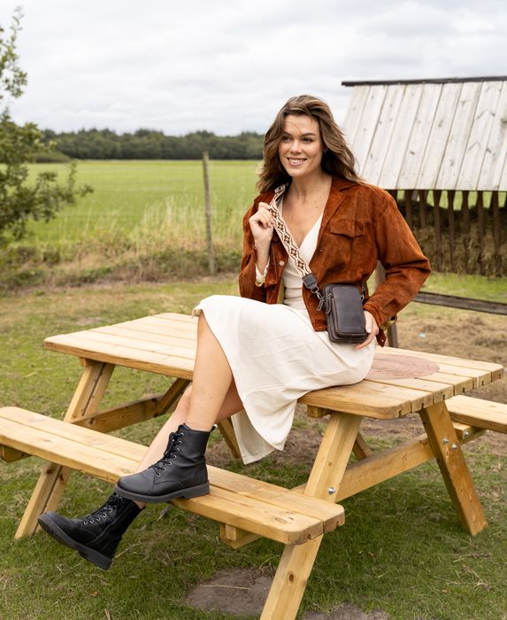 Hide & Stitches Next Navajo Telefoontasje