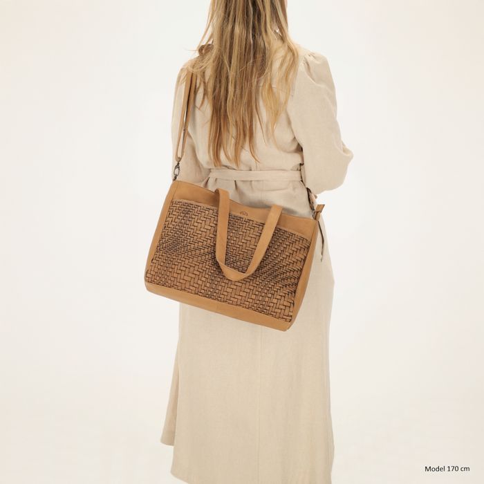 Hide & Stitches Inspired by illusion Shopper