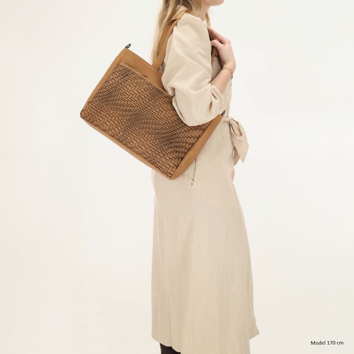 Hide & Stitches Inspired by illusion Shopper