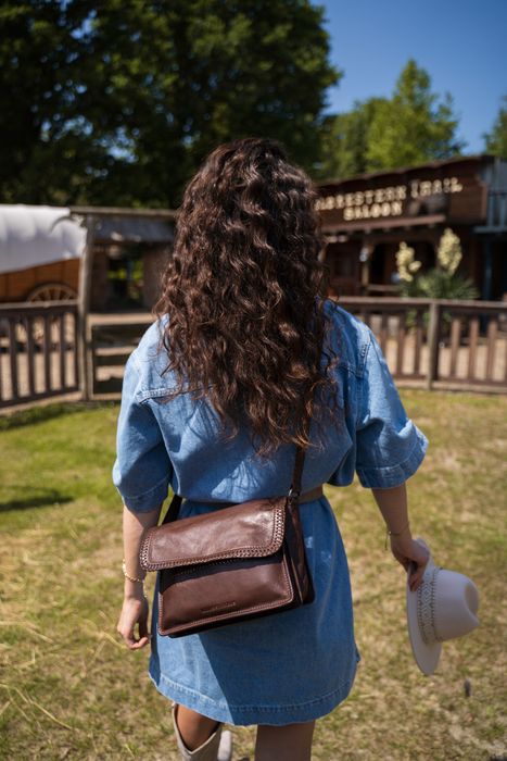 Hide & Stitches Inspired by Country Crossbodytas