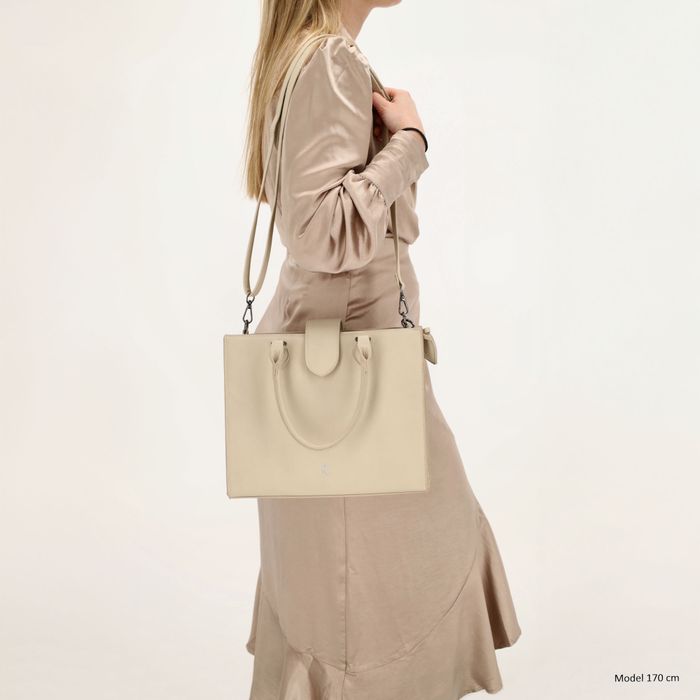 Charm London Castle Hill Shopper
